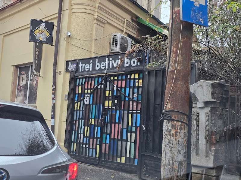 Trei Bețivi Bar, București
